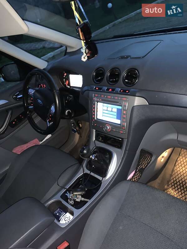 Минивэн Ford Galaxy 2006 в Самборе