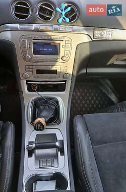 Минивэн Ford Galaxy 2009 в 