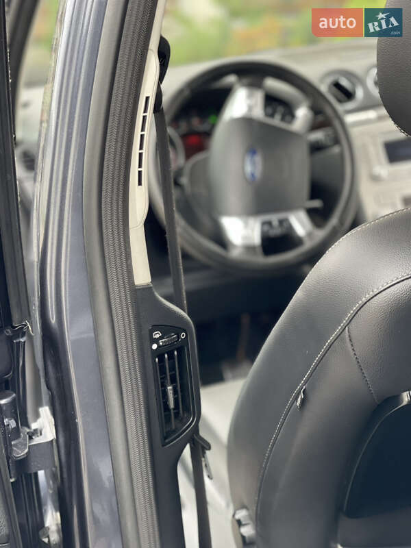 Минивэн Ford Galaxy 2010 в Стрые