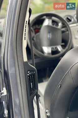 Минивэн Ford Galaxy 2010 в 