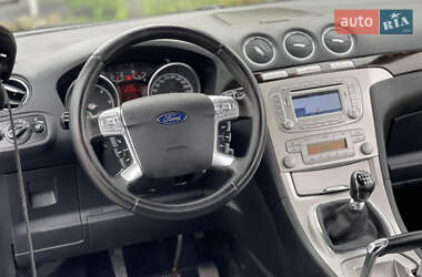 Минивэн Ford Galaxy 2010 в 