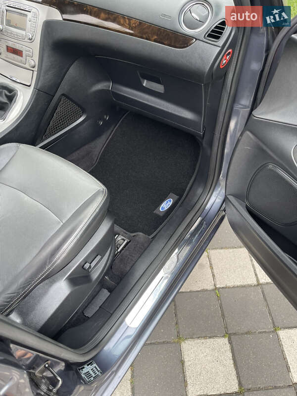 Минивэн Ford Galaxy 2010 в Стрые