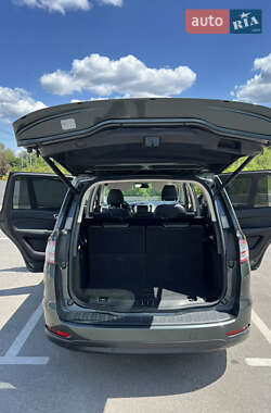 Минивэн Ford Galaxy 2017 в 