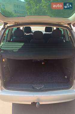 Минивэн Ford Galaxy 2003 в 