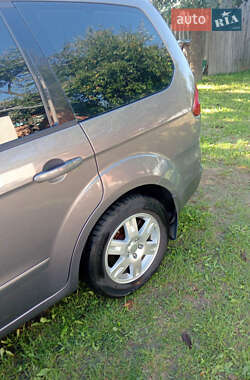 Минивэн Ford Galaxy 2011 в 