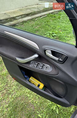 Минивэн Ford Galaxy 2011 в 