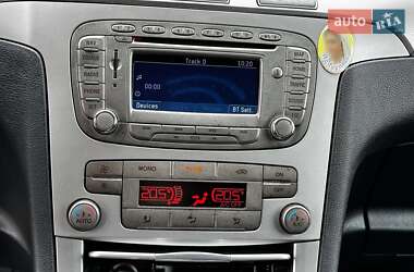 Минивэн Ford Galaxy 2010 в 