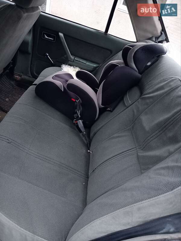 Седан Ford Granada 1982 в Черновцах