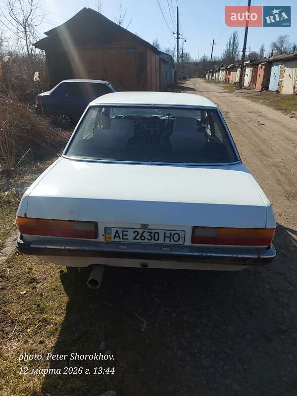 Седан Ford Granada 1977 в Нікополі