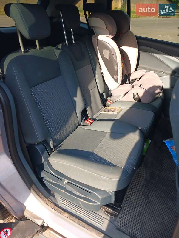 Мінівен Ford Grand C-Max 2010 в Дніпрі