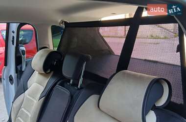 Минивэн Ford Grand C-Max 2011 в 