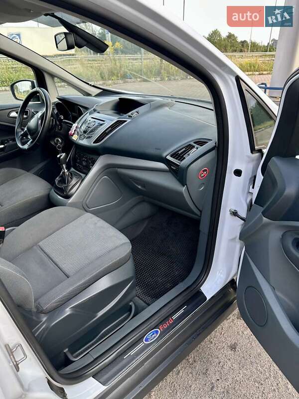 Мінівен Ford Grand C-Max 2010 в Радивиліві