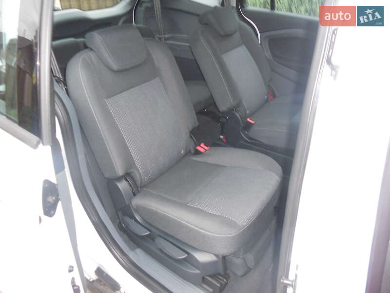 Минивэн Ford Grand C-Max 2010 в Буче