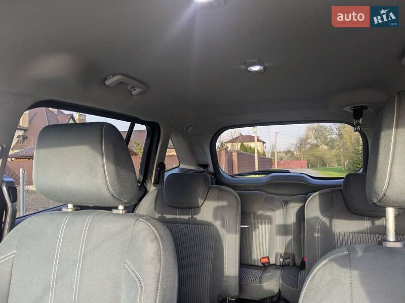 Мінівен Ford Grand C-Max 2010 в Радивиліві