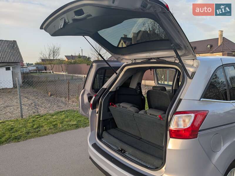Мінівен Ford Grand C-Max 2010 в Радивиліві