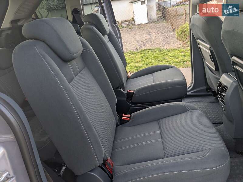 Мінівен Ford Grand C-Max 2010 в Радивиліві