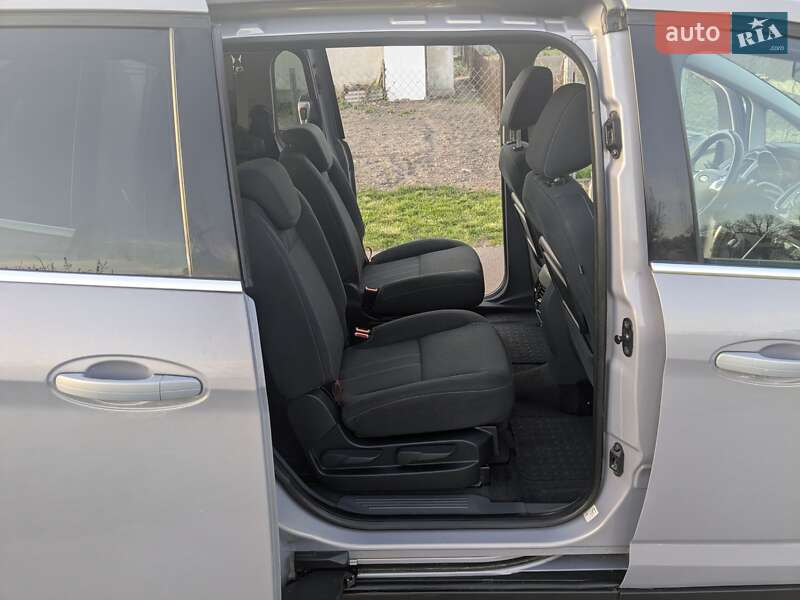 Мінівен Ford Grand C-Max 2010 в Радивиліві