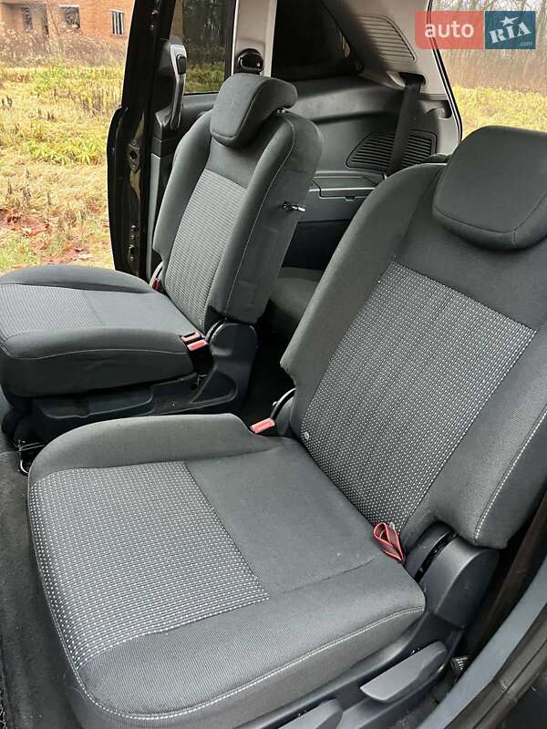 Минивэн Ford Grand C-Max 2011 в Городке