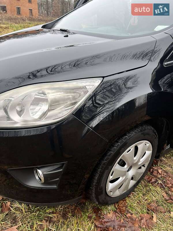 Минивэн Ford Grand C-Max 2011 в Городке
