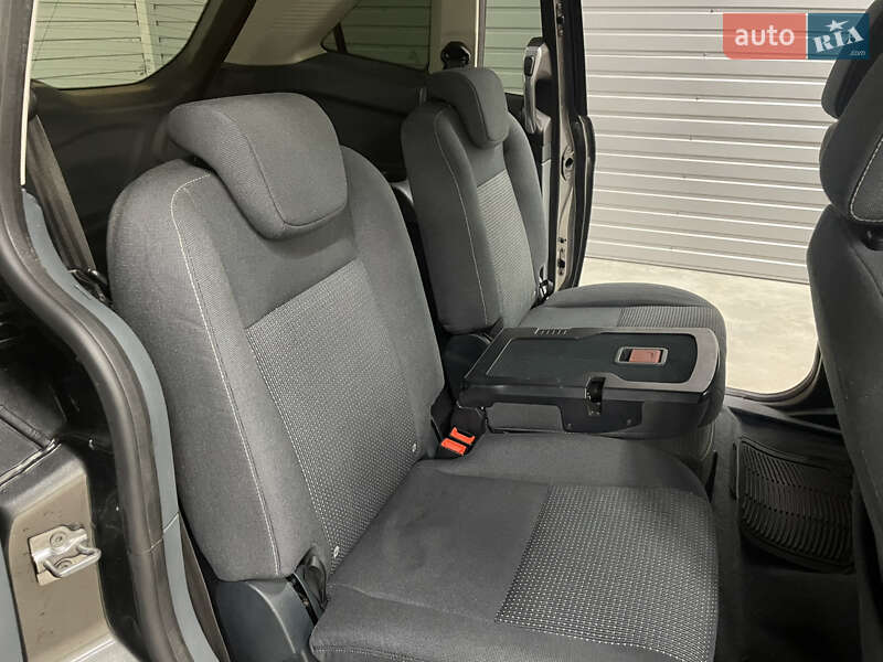 Минивэн Ford Grand C-Max 2015 в Стрые фото 15 Минивэн Ford Grand C-Max 2015 в Стрые