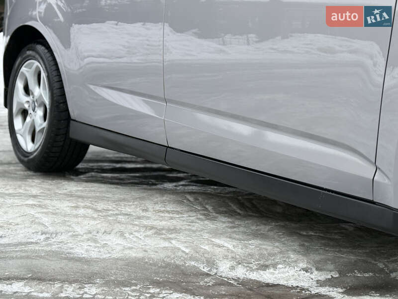 Минивэн Ford Grand C-Max 2011 в Стрые