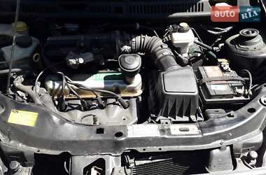 Хетчбек Ford KA 2002 в Чернівцях