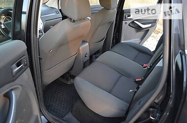 Позашляховик / Кросовер Ford Kuga 2011 в 
