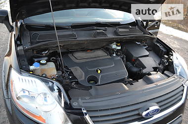 Позашляховик / Кросовер Ford Kuga 2011 в 