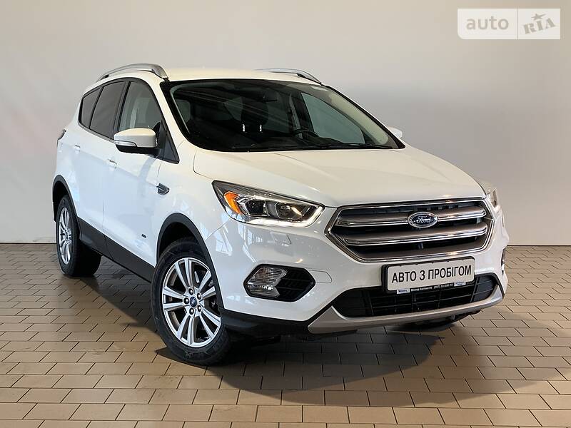 Позашляховик / Кросовер Ford Kuga 2017 в Києві
