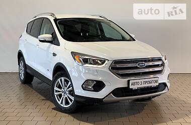 Позашляховик / Кросовер Ford Kuga 2017 в Києві