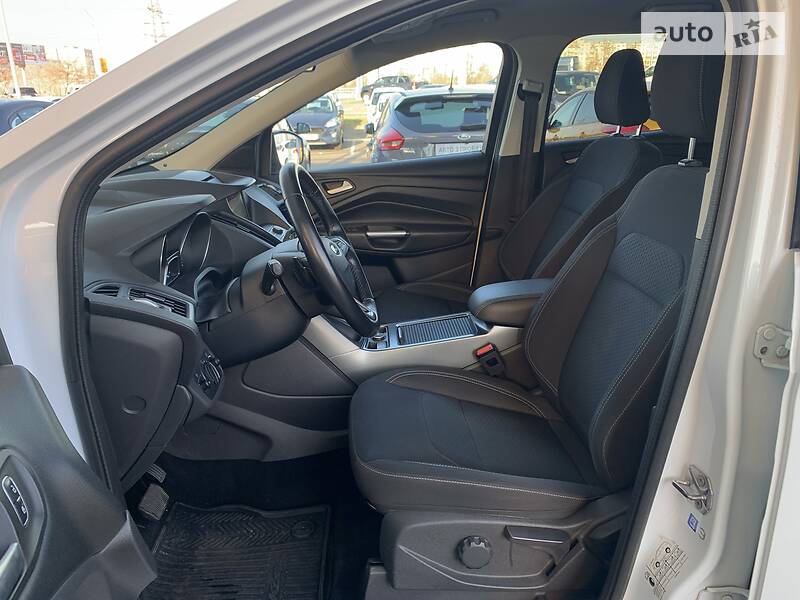 Позашляховик / Кросовер Ford Kuga 2017 в Києві