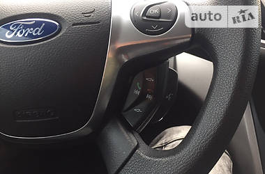 Позашляховик / Кросовер Ford Kuga 2014 в 