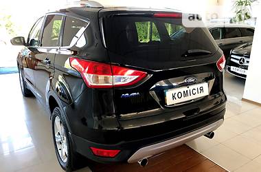 Позашляховик / Кросовер Ford Kuga 2015 в 