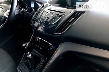 Позашляховик / Кросовер Ford Kuga 2015 в 