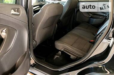 Позашляховик / Кросовер Ford Kuga 2015 в 
