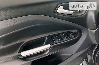 Позашляховик / Кросовер Ford Kuga 2015 в 