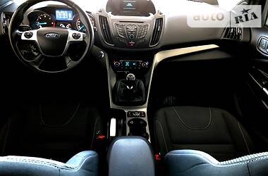 Позашляховик / Кросовер Ford Kuga 2015 в 