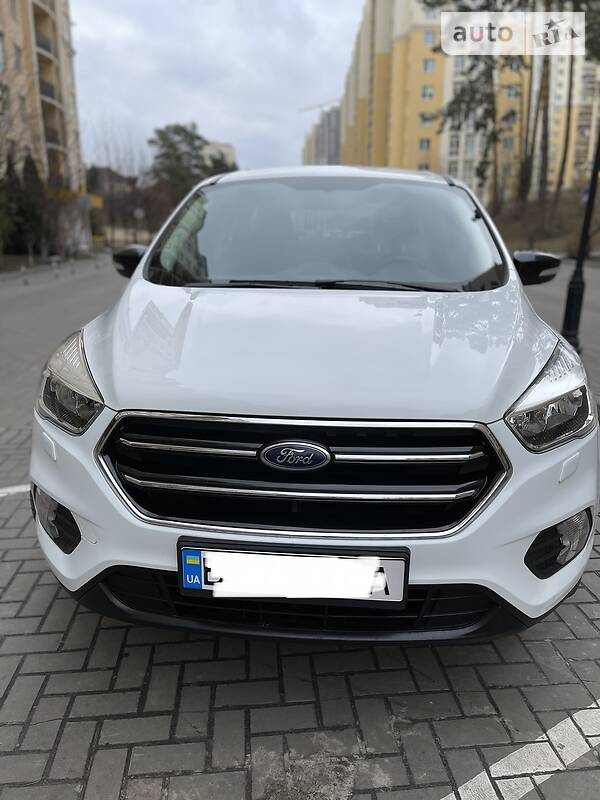 Внедорожник / Кроссовер Ford Kuga 2017 в Киеве
