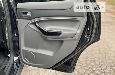 Внедорожник / Кроссовер Ford Kuga 2012 в 