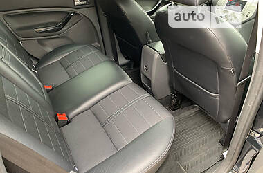 Внедорожник / Кроссовер Ford Kuga 2012 в 