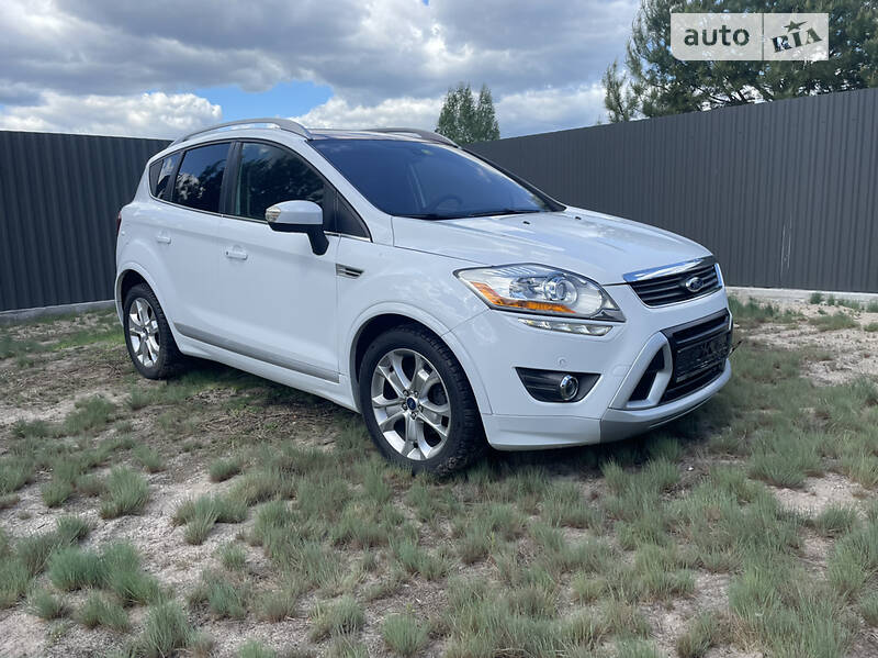 Позашляховик / Кросовер Ford Kuga 2013 в Києві