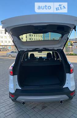 Внедорожник / Кроссовер Ford Kuga 2018 в 
