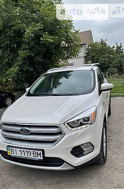 Внедорожник / Кроссовер Ford Kuga 2016 в Решетиловке