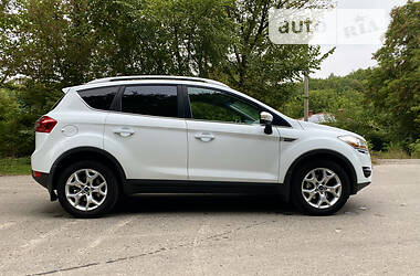 Внедорожник / Кроссовер Ford Kuga 2012 в 