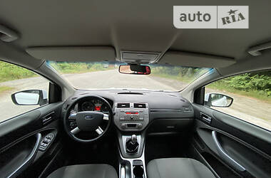 Внедорожник / Кроссовер Ford Kuga 2012 в 