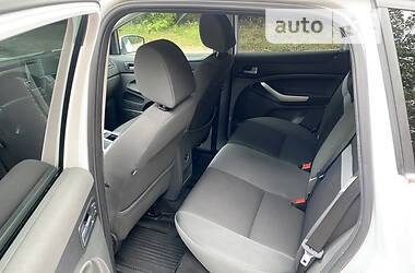 Внедорожник / Кроссовер Ford Kuga 2012 в 
