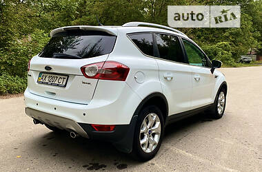 Внедорожник / Кроссовер Ford Kuga 2012 в 