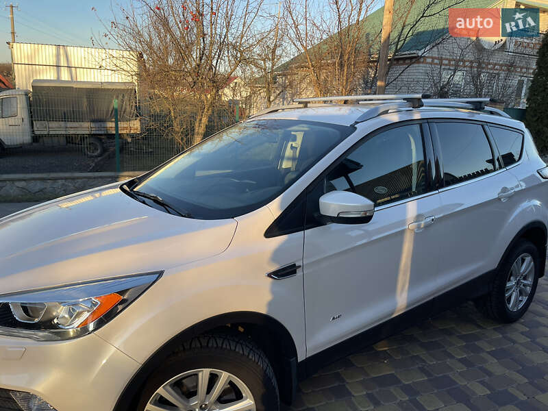 Внедорожник / Кроссовер Ford Kuga 2016 в Решетиловке