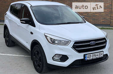 Внедорожник / Кроссовер Ford Kuga 2017 в 