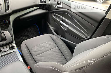 Внедорожник / Кроссовер Ford Kuga 2017 в 